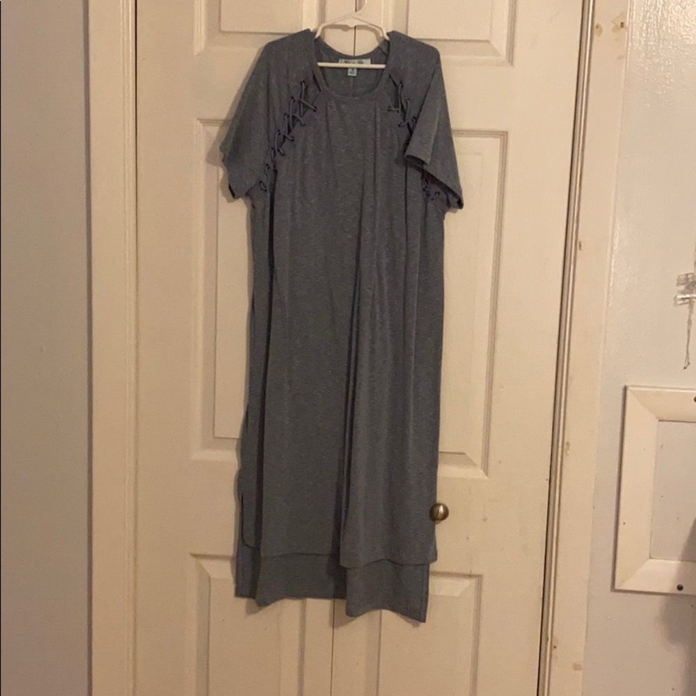 Shortsleeved high-low knit dress